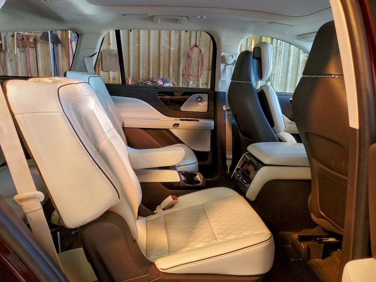 2021 LINCOLN AVIATOR BLACK LABEL photo 11