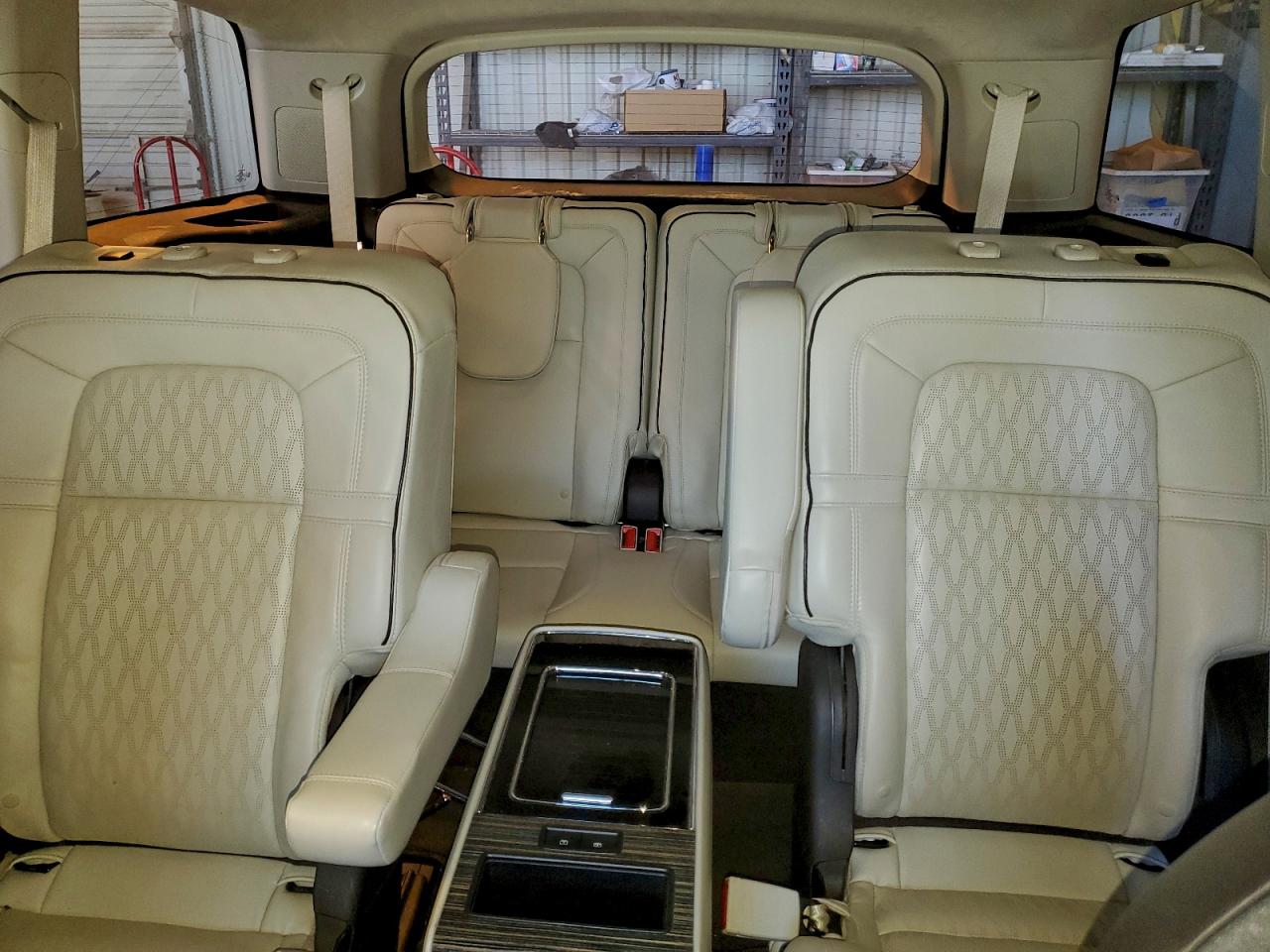 2021 LINCOLN AVIATOR BLACK LABEL photo 10