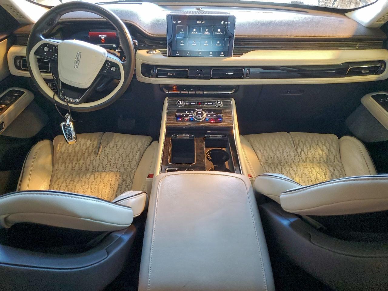 2021 LINCOLN AVIATOR BLACK LABEL photo 8