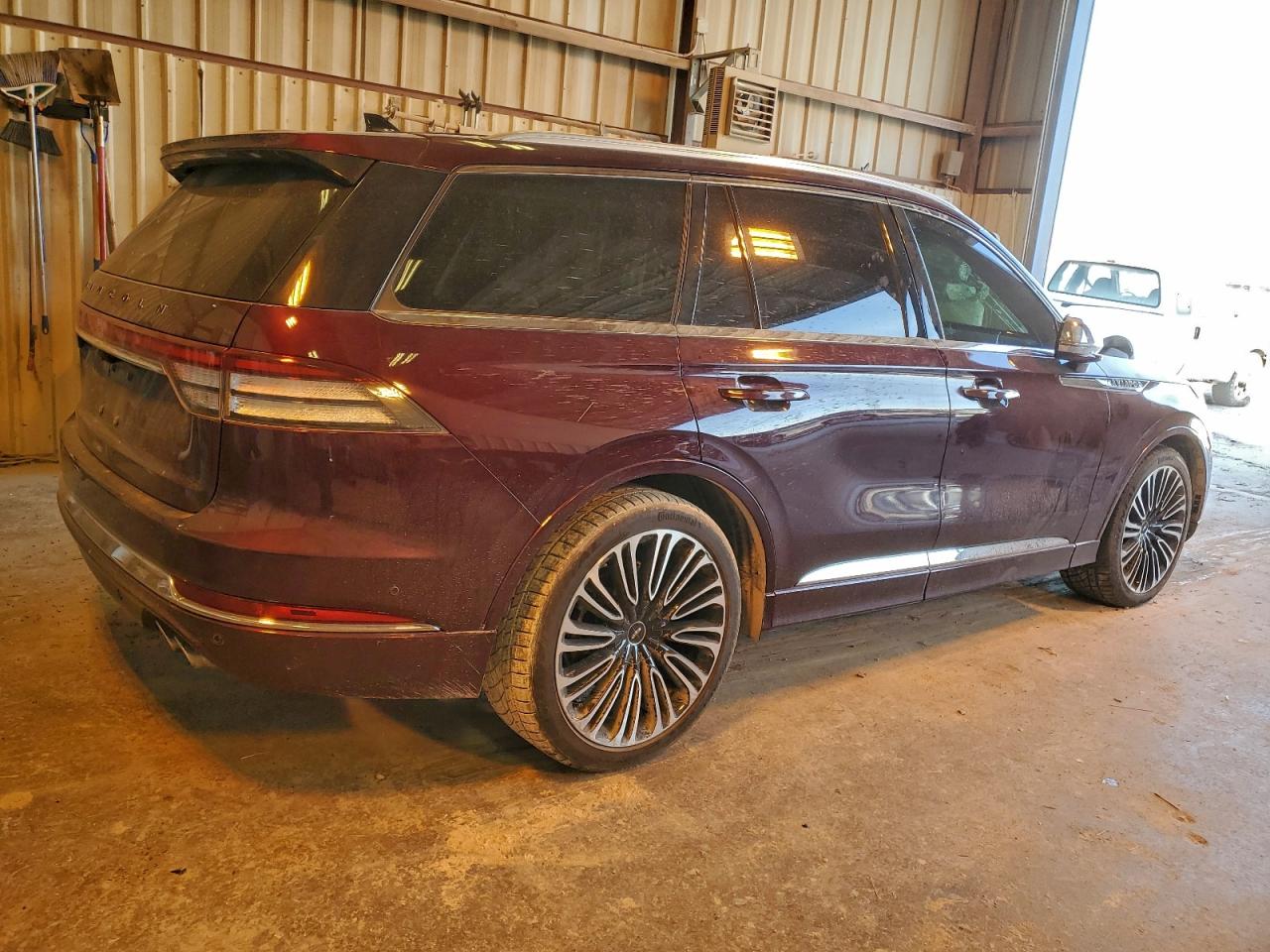 2021 LINCOLN AVIATOR BLACK LABEL photo 3