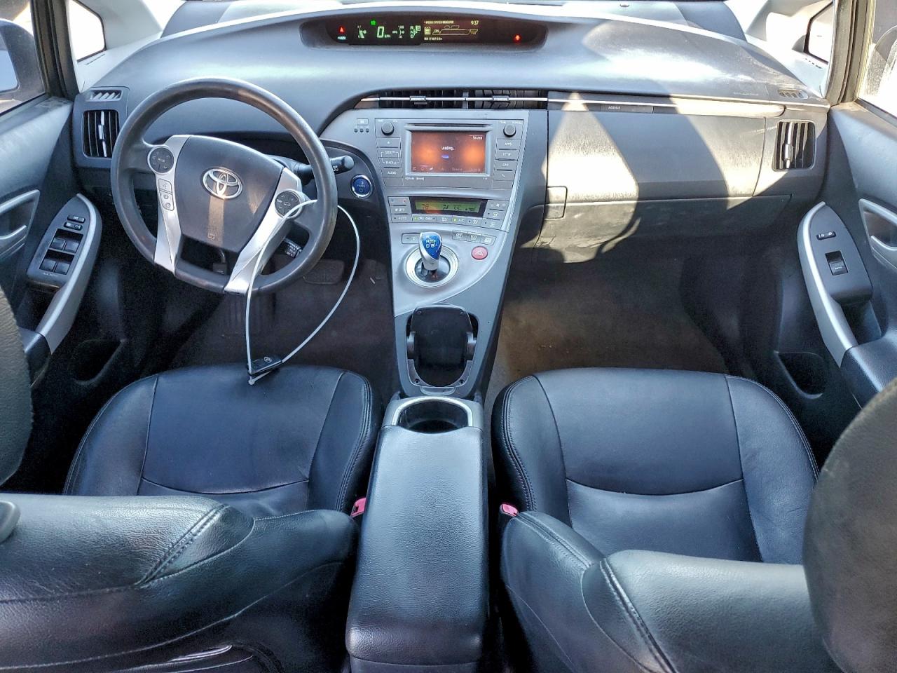 2013 TOYOTA PRIUS photo 8