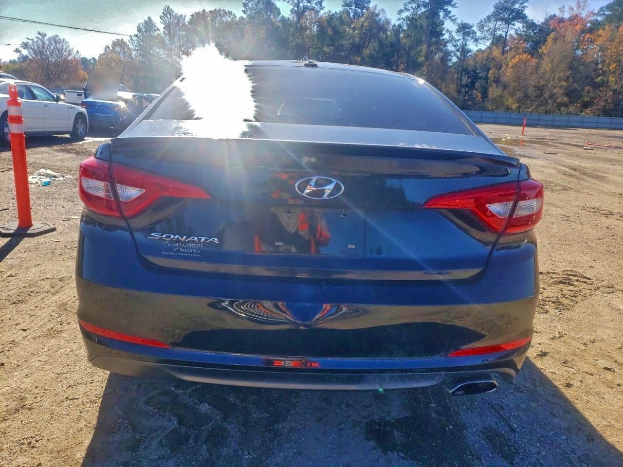 2015 HYUNDAI SONATA SE photo 6