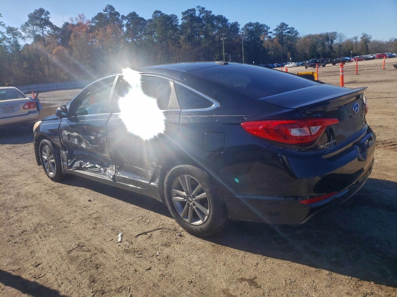 2015 HYUNDAI SONATA SE photo 2