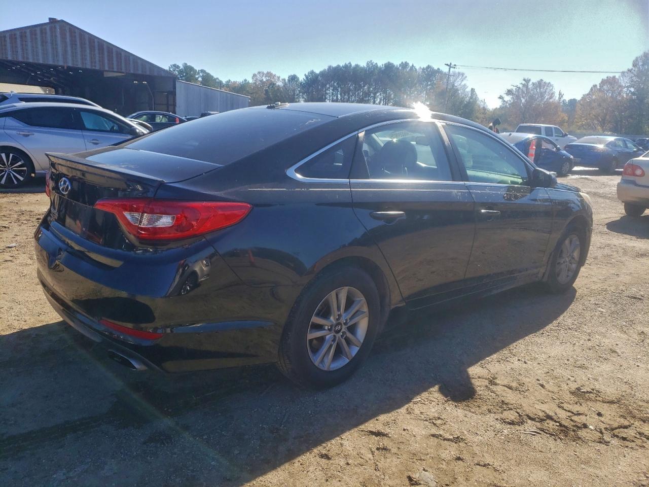 2015 HYUNDAI SONATA SE photo 3