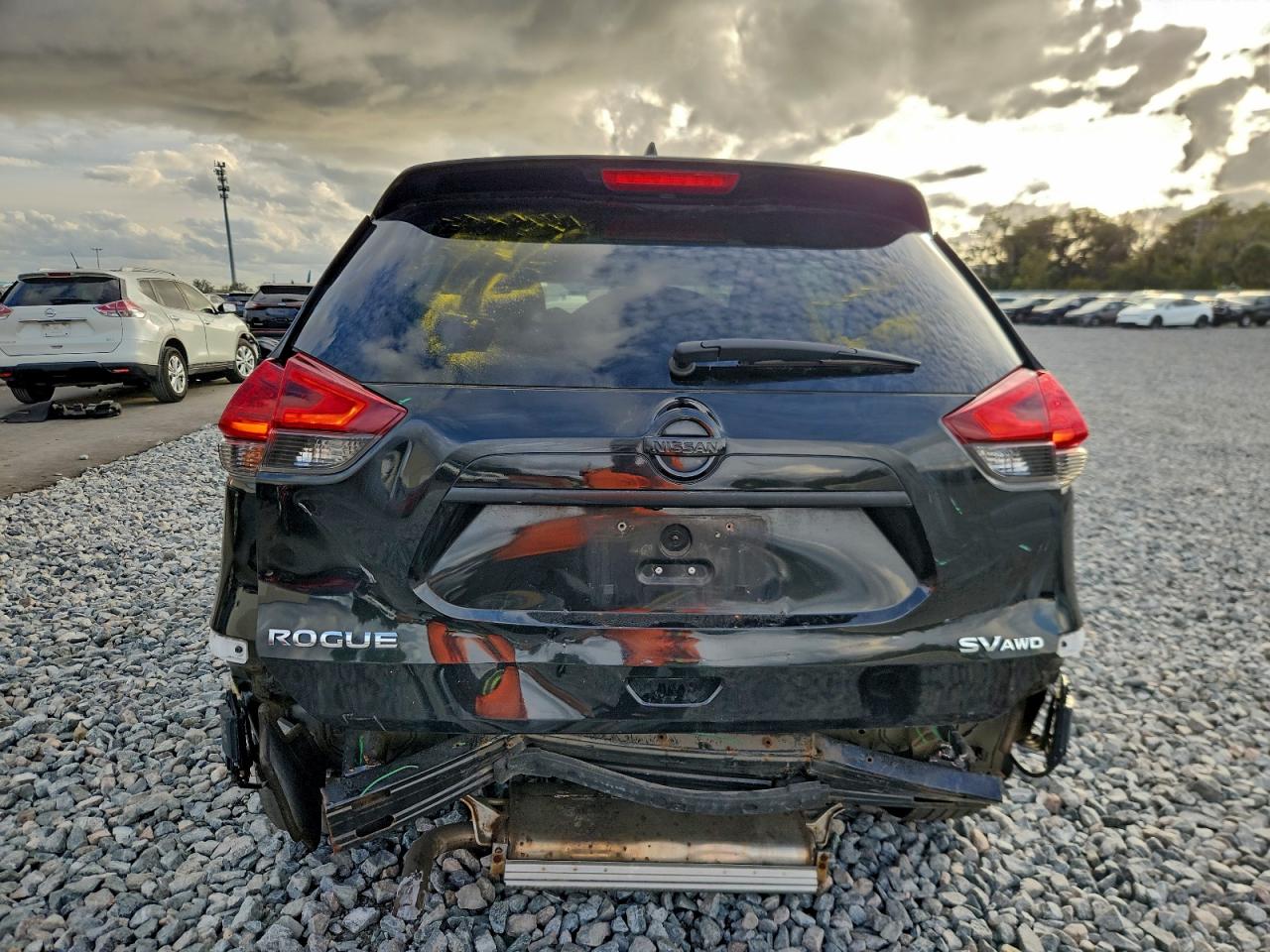 2017 NISSAN ROGUE SV photo 6