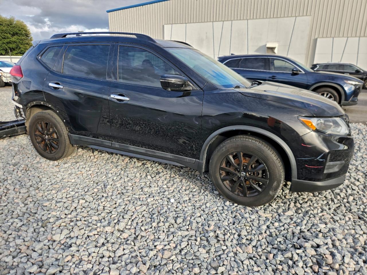 2017 NISSAN ROGUE SV photo 4