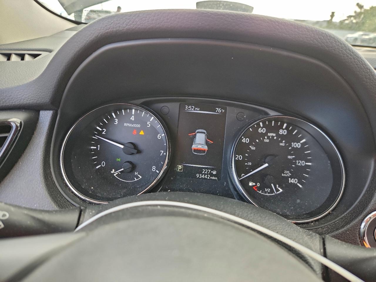 2017 NISSAN ROGUE SV photo 9