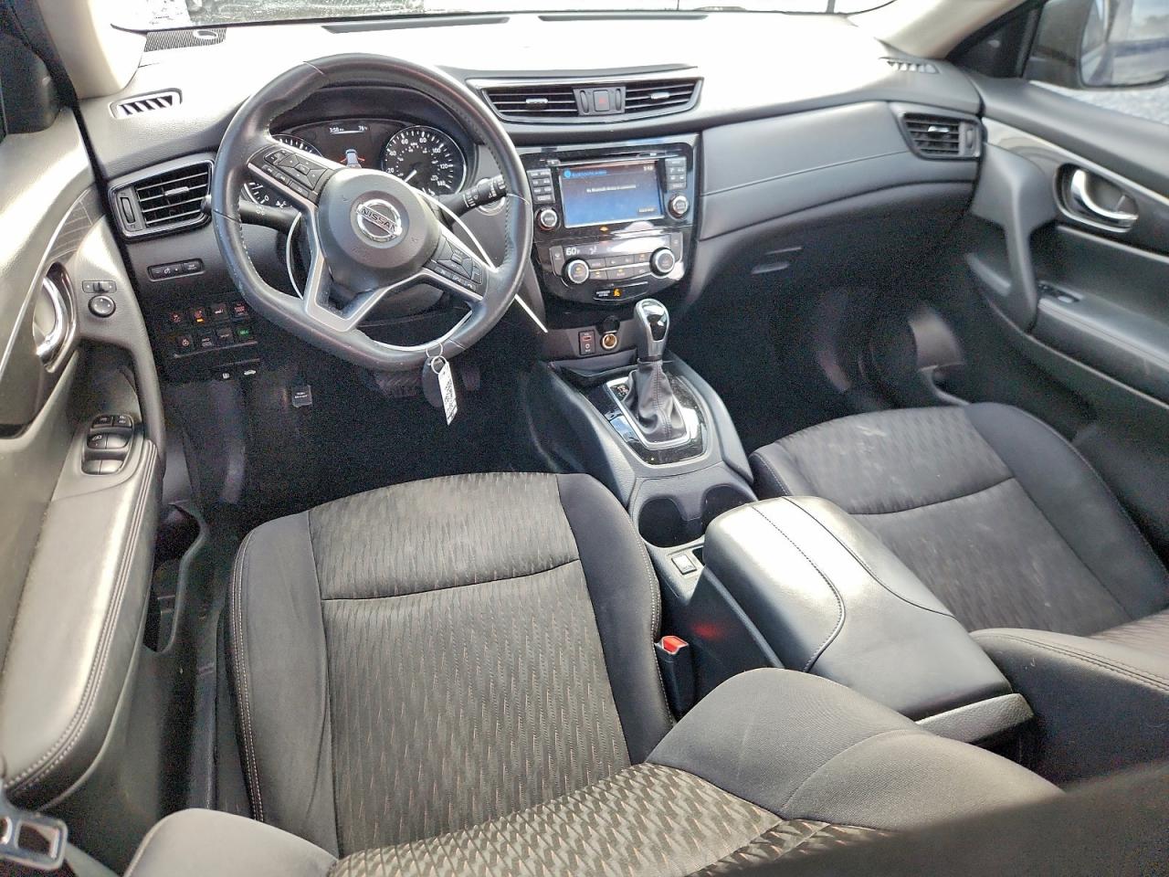 2017 NISSAN ROGUE SV photo 8