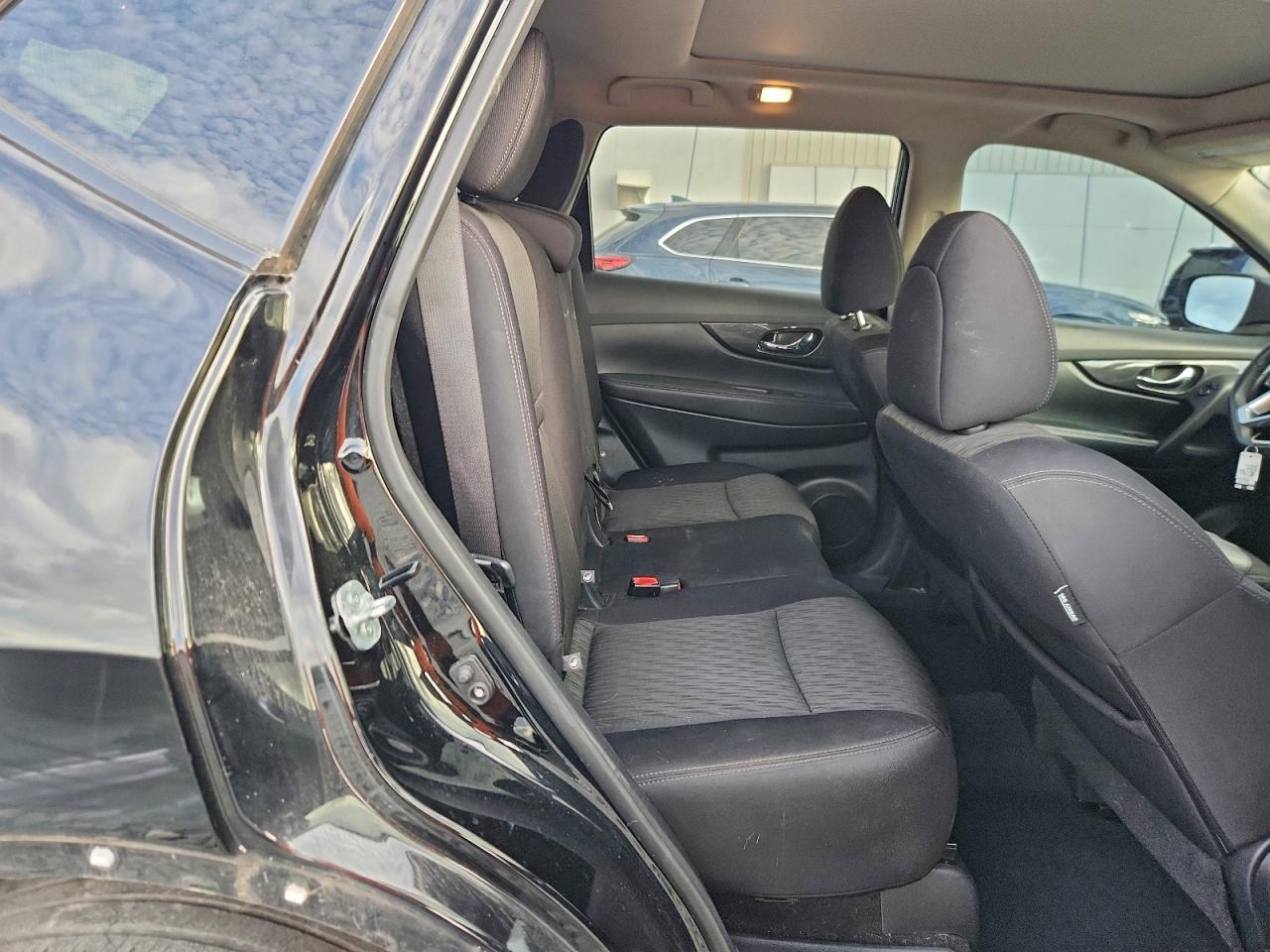 2017 NISSAN ROGUE SV photo 11