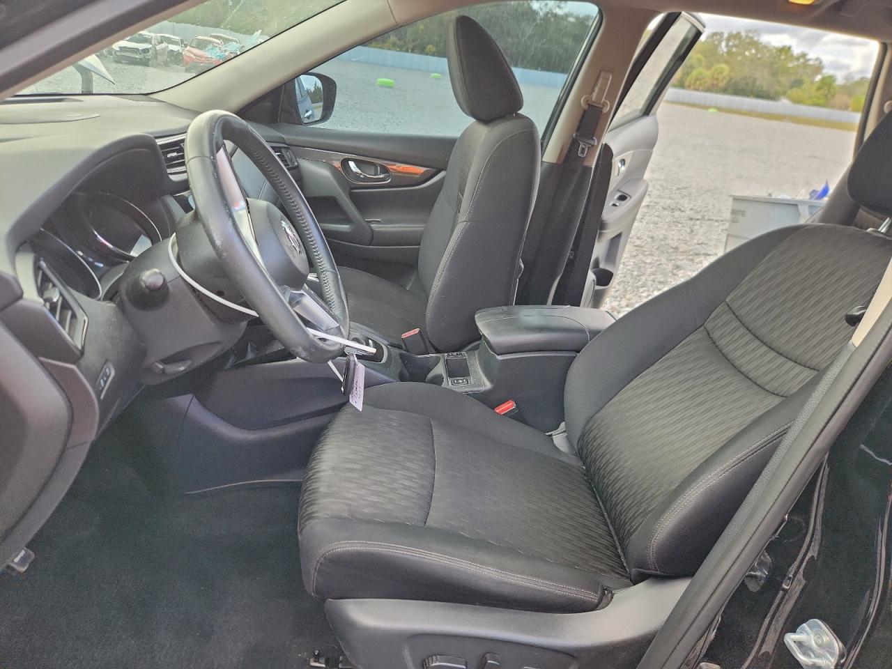 2017 NISSAN ROGUE SV photo 7