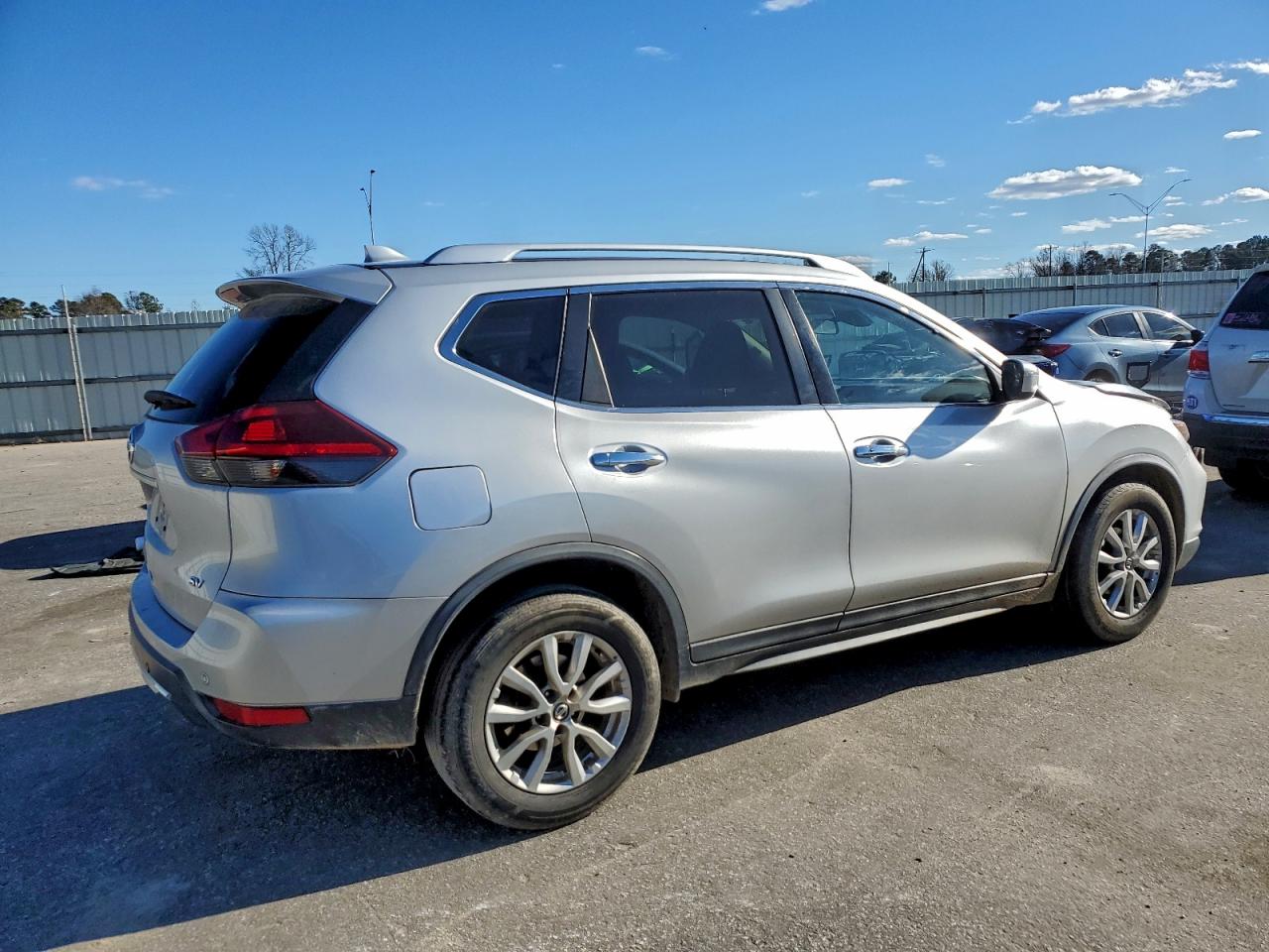 2020 NISSAN ROGUE S photo 3