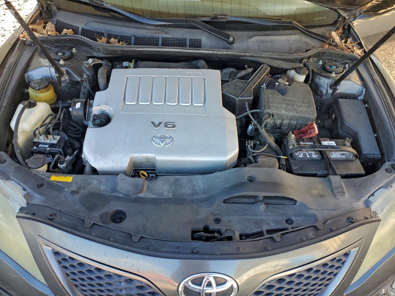 2010 TOYOTA CAMRY SE photo 11