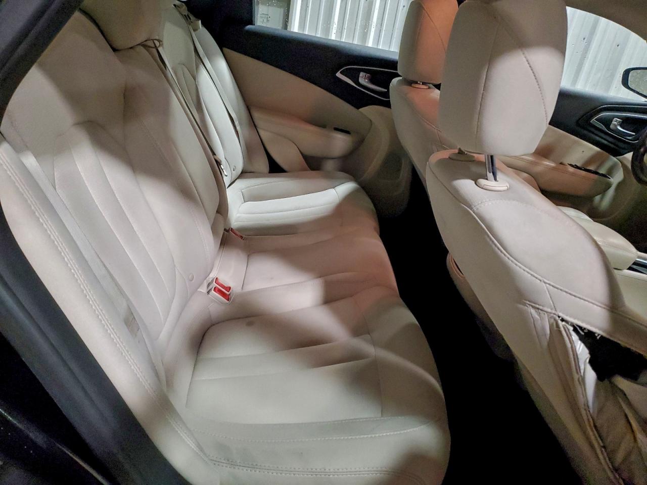 2015 CHRYSLER 200 LIMITED photo 10