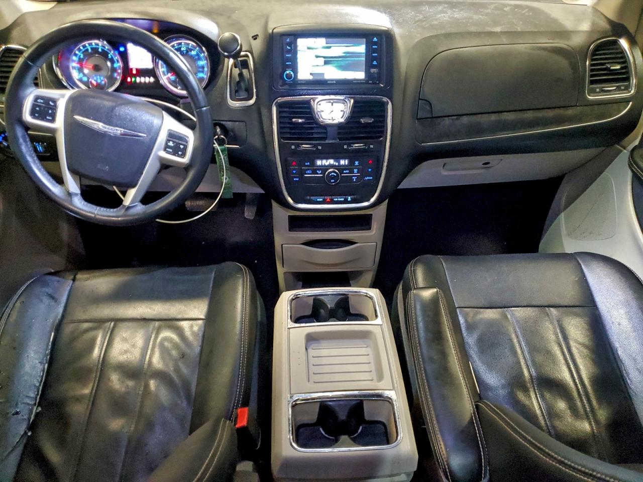 2015 CHRYSLER TOWN & COUNTRY TOURING photo 8