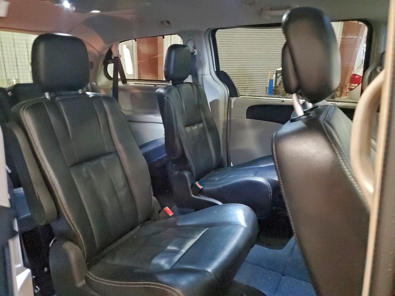 2015 CHRYSLER TOWN & COUNTRY TOURING photo 11