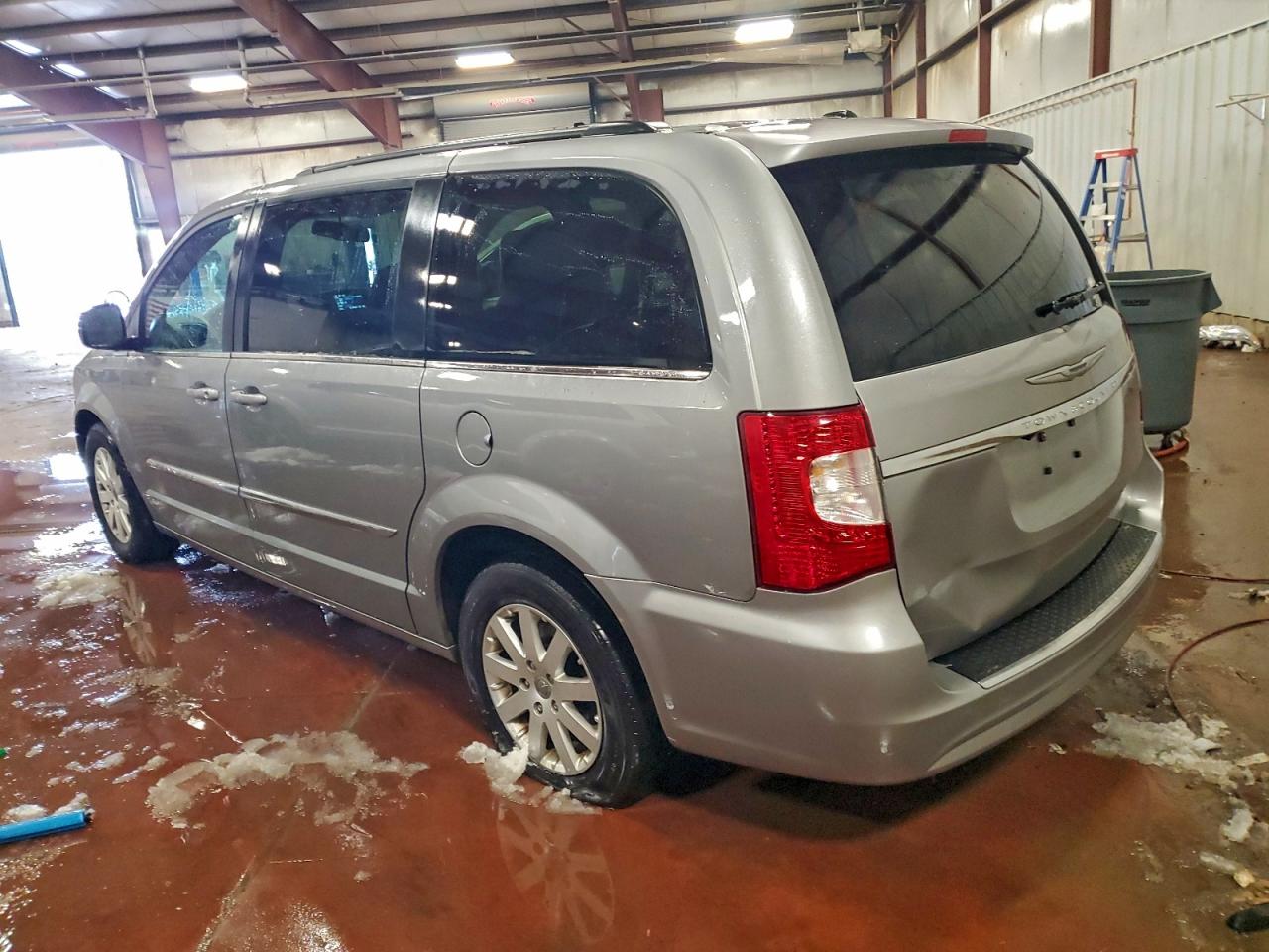 2015 CHRYSLER TOWN & COUNTRY TOURING photo 2