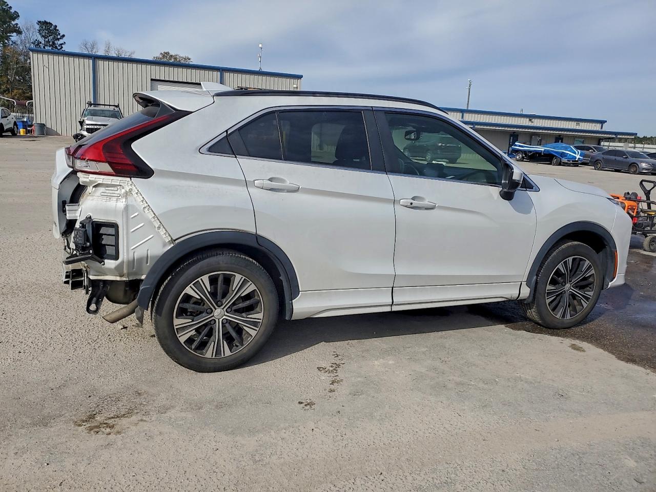 2022 MITSUBISHI ECLIPSE CROSS SE photo 3