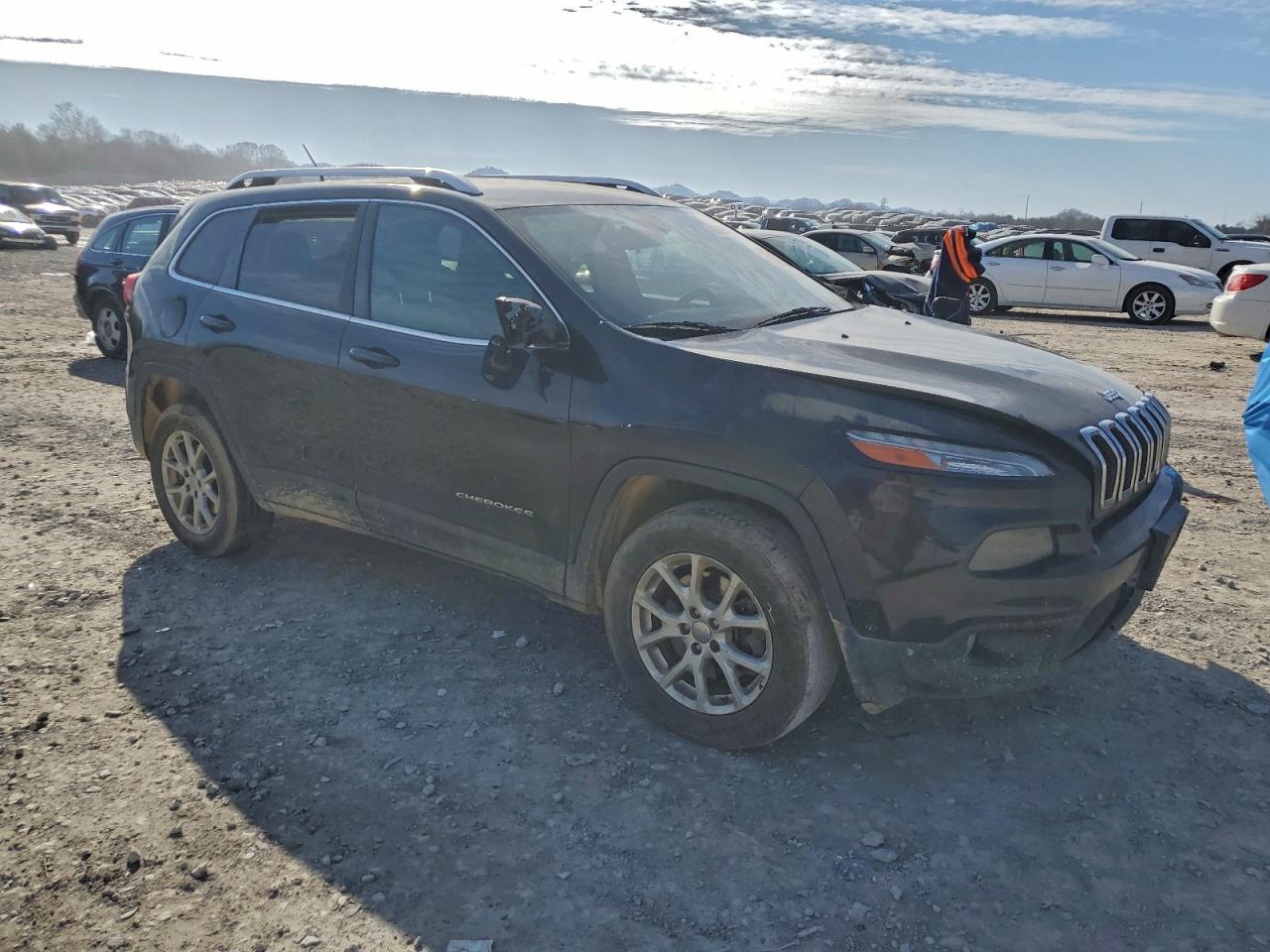 2015 JEEP CHEROKEE LATITUDE photo 4