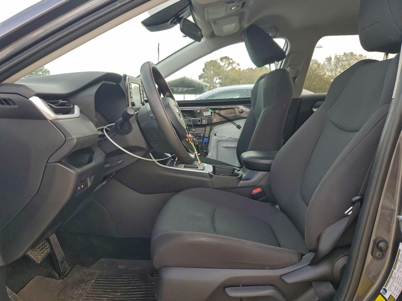 2021 TOYOTA RAV4 LE photo 7