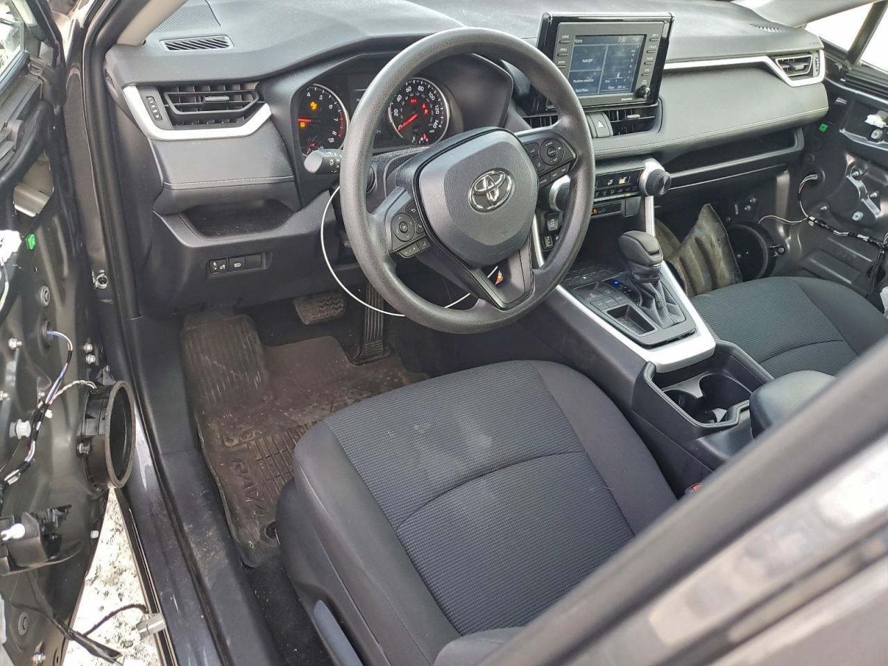 2021 TOYOTA RAV4 LE photo 8