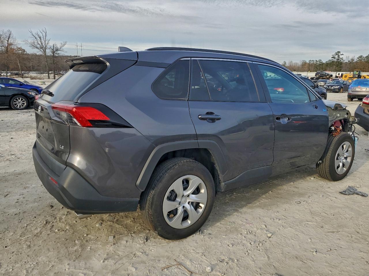 2021 TOYOTA RAV4 LE photo 3