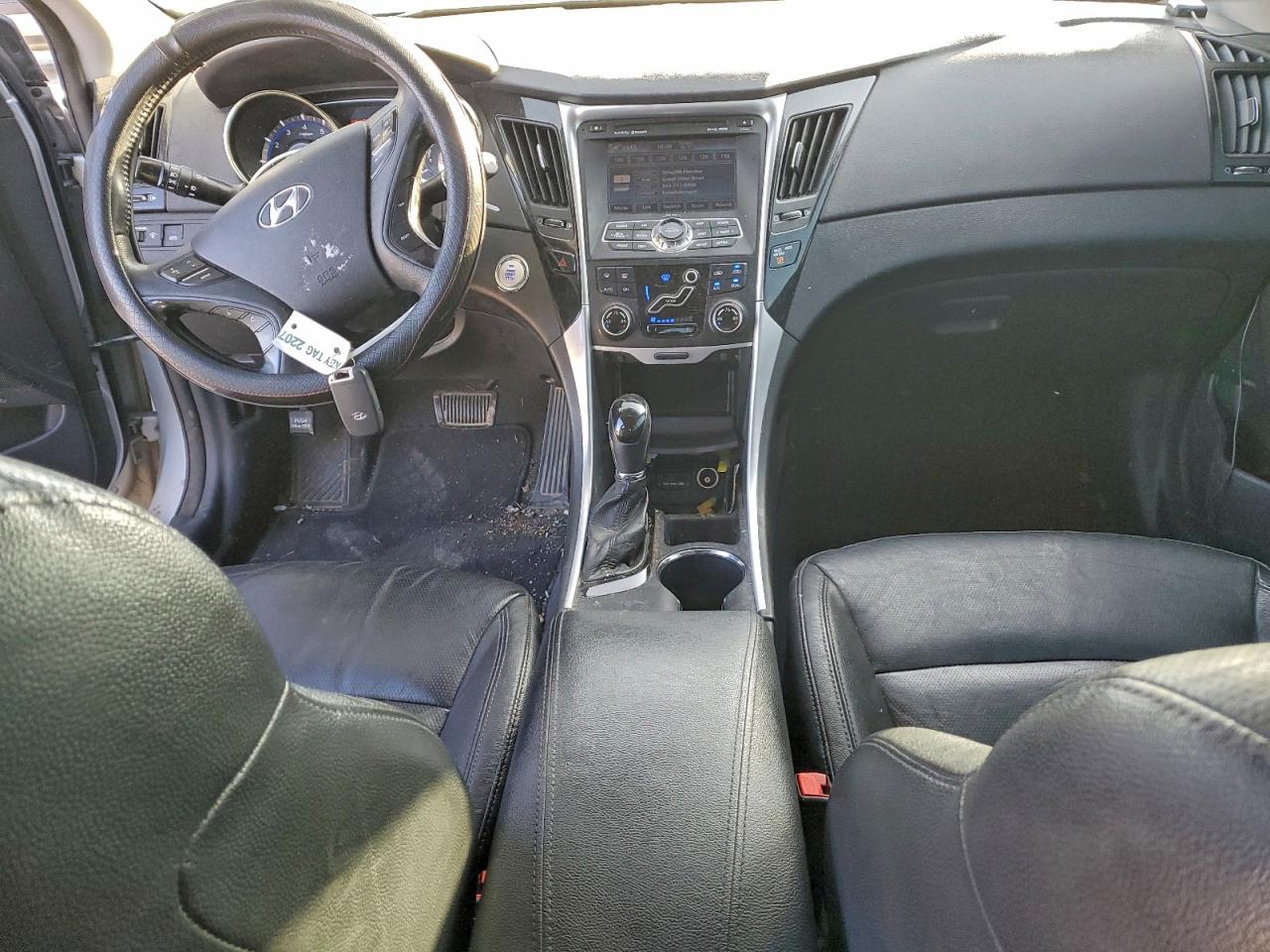 2011 HYUNDAI SONATA SE photo 8