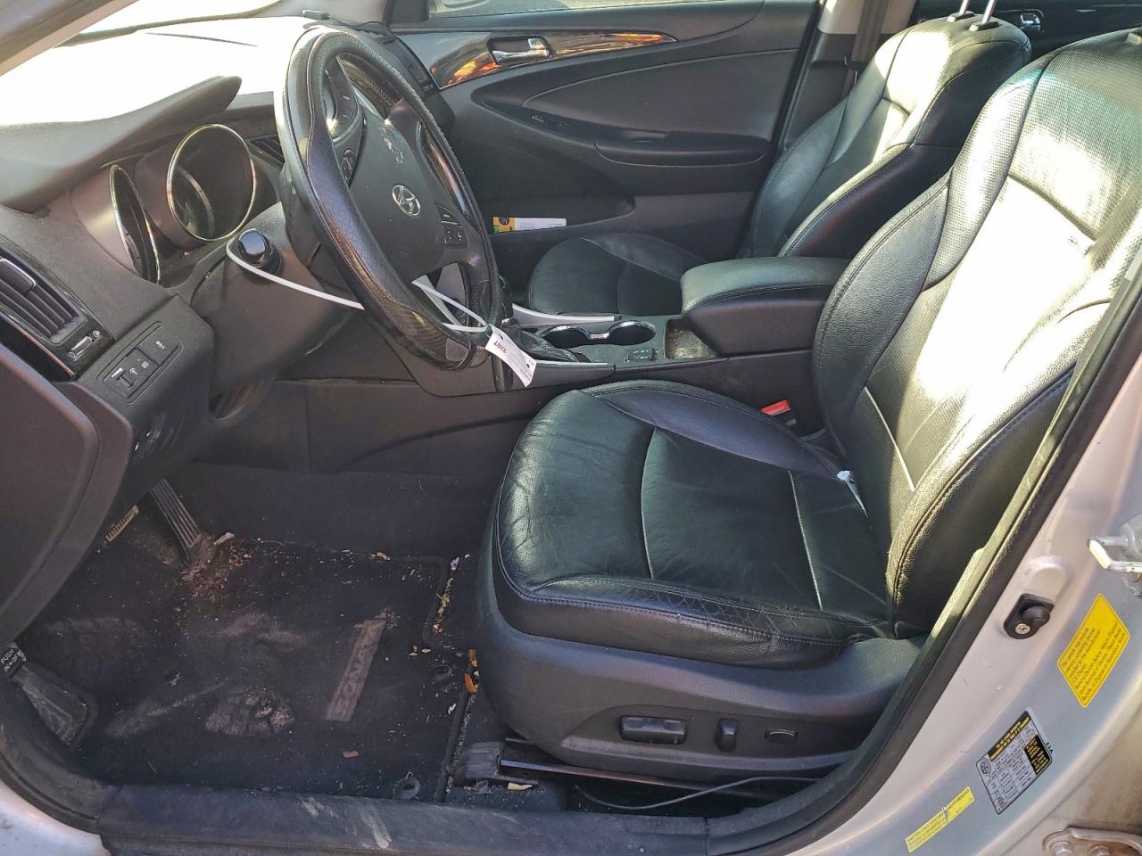 2011 HYUNDAI SONATA SE photo 7