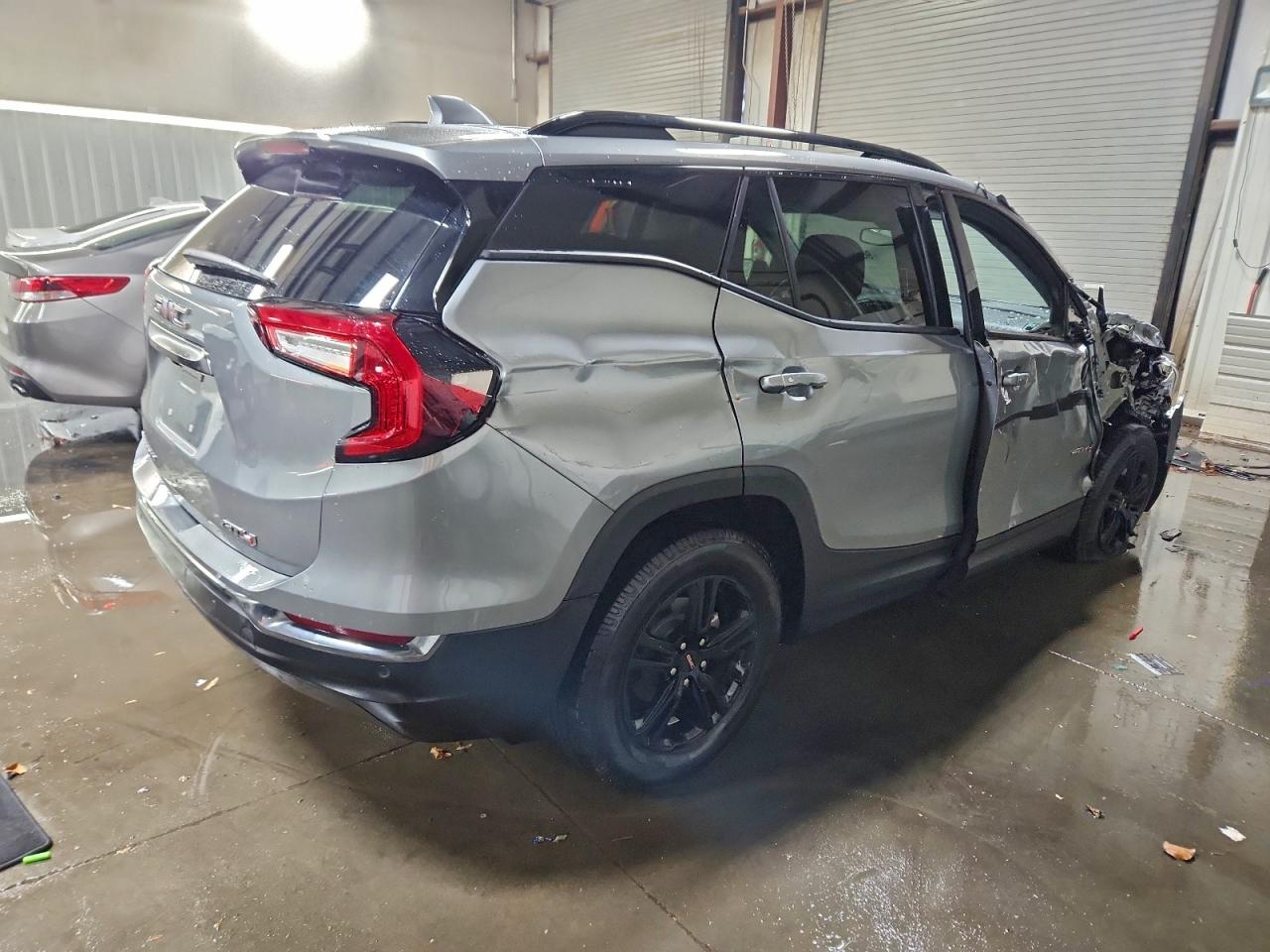 2024 GMC TERRAIN AT4 photo 3