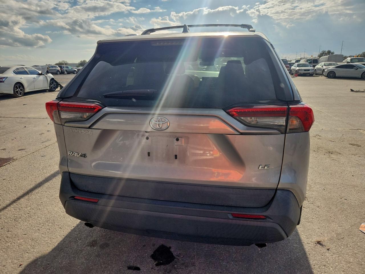2021 TOYOTA RAV4 LE photo 11