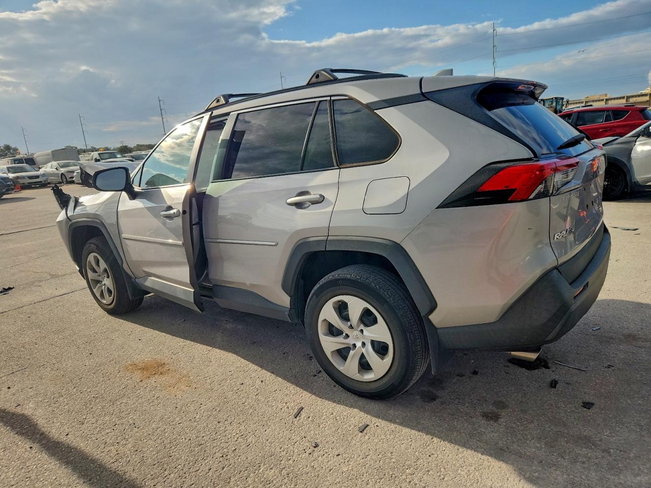 2021 TOYOTA RAV4 LE photo 3