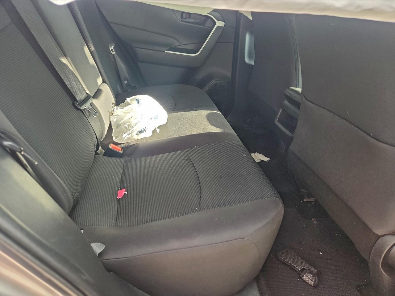 2021 TOYOTA RAV4 LE photo 21