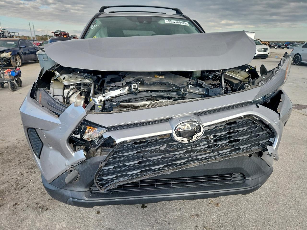 2021 TOYOTA RAV4 LE photo 9