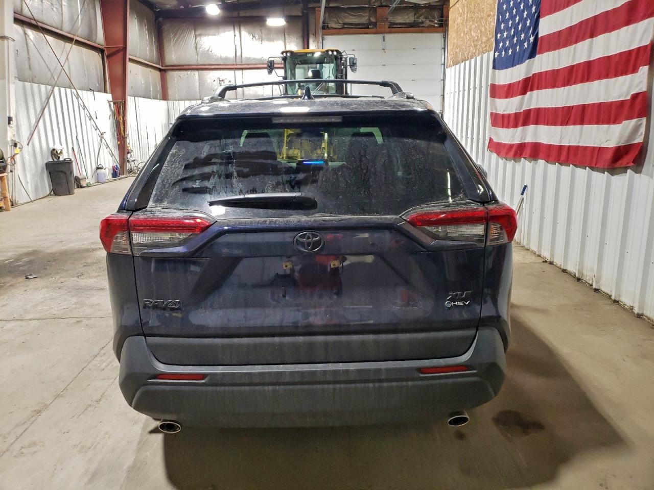 2025 TOYOTA RAV4 XLE photo 6