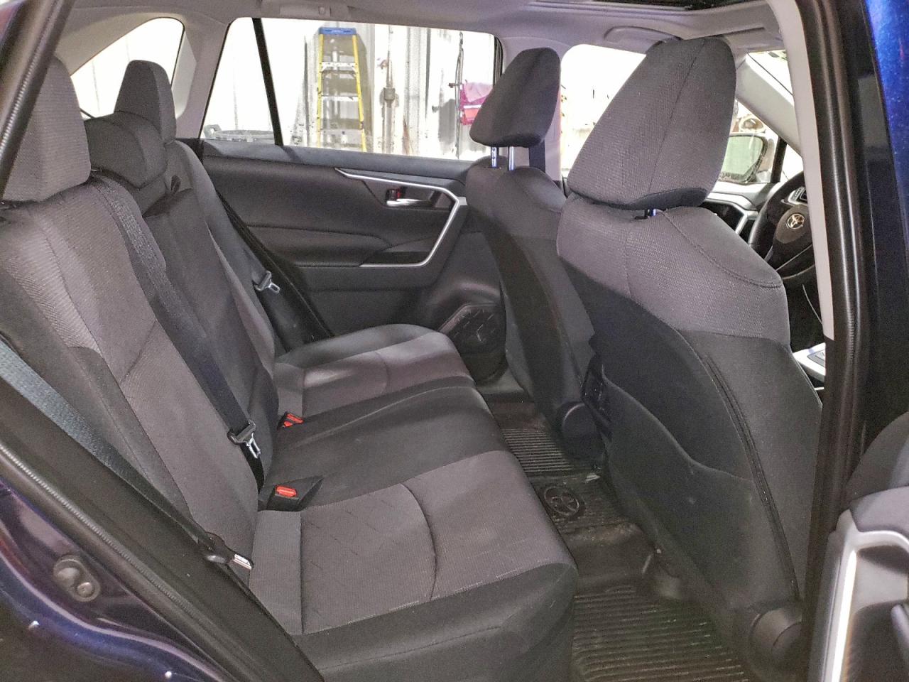 2025 TOYOTA RAV4 XLE photo 11