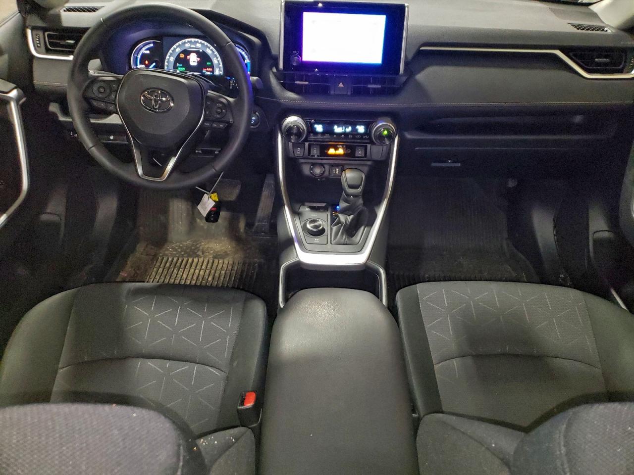 2025 TOYOTA RAV4 XLE photo 8