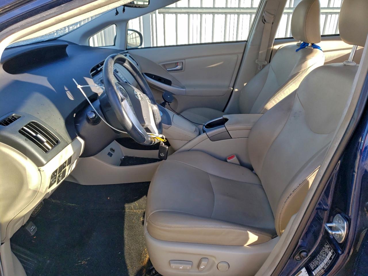 2014 TOYOTA PRIUS photo 7
