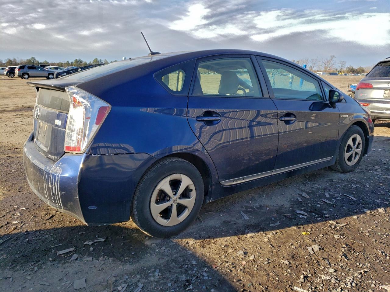 2014 TOYOTA PRIUS photo 3