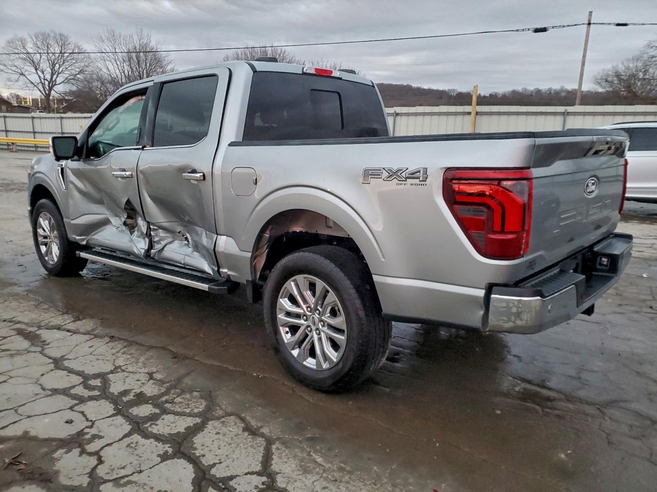 2024 FORD F150 LARIAT photo 2