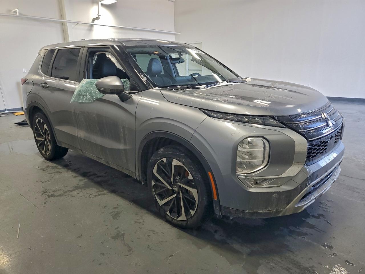 2024 MITSUBISHI OUTLANDER SE photo 4