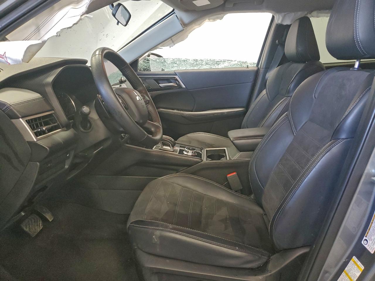 2024 MITSUBISHI OUTLANDER SE photo 7