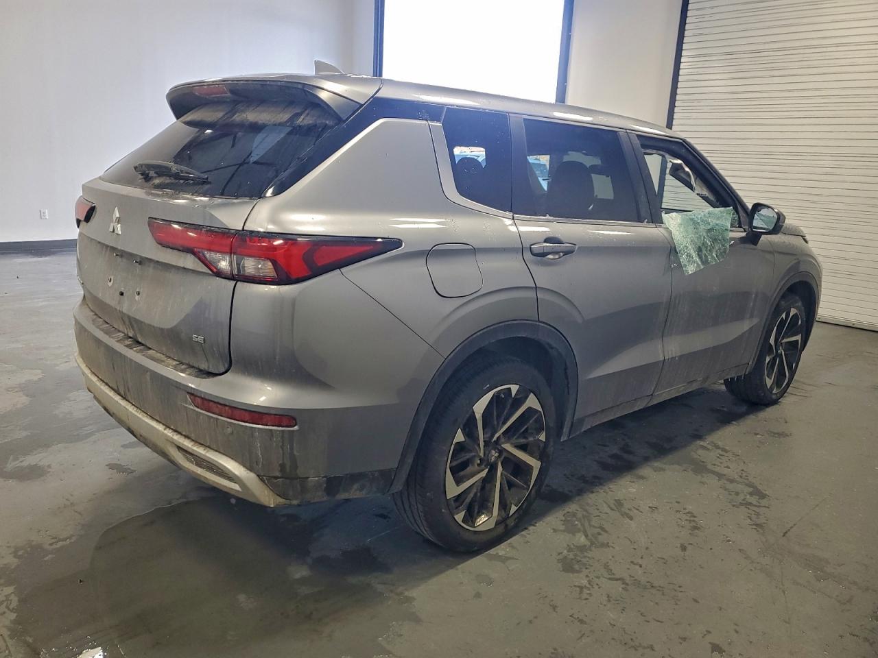 2024 MITSUBISHI OUTLANDER SE photo 3