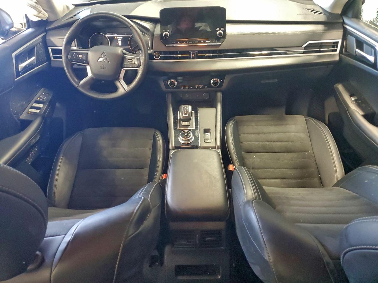 2024 MITSUBISHI OUTLANDER SE photo 8