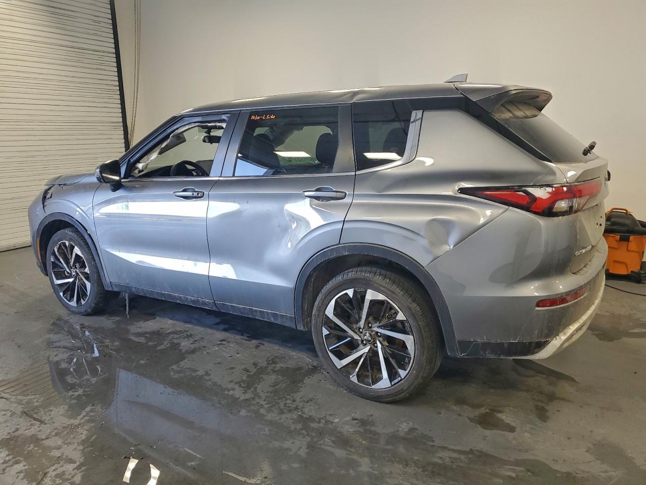 2024 MITSUBISHI OUTLANDER SE photo 2