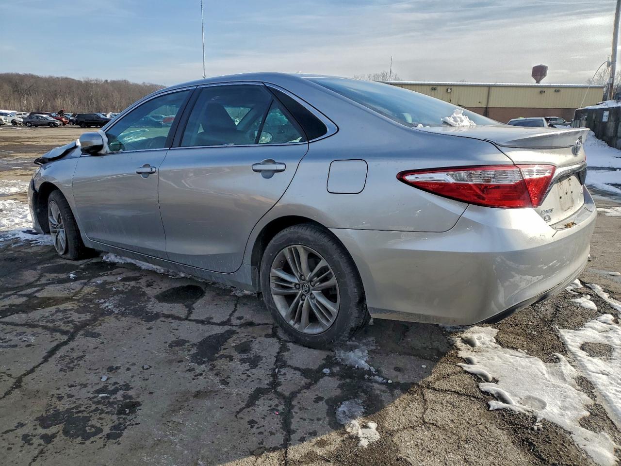 2016 TOYOTA CAMRY LE photo 2