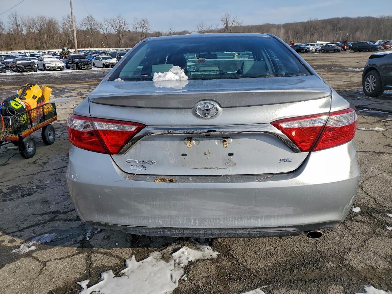 2016 TOYOTA CAMRY LE photo 6