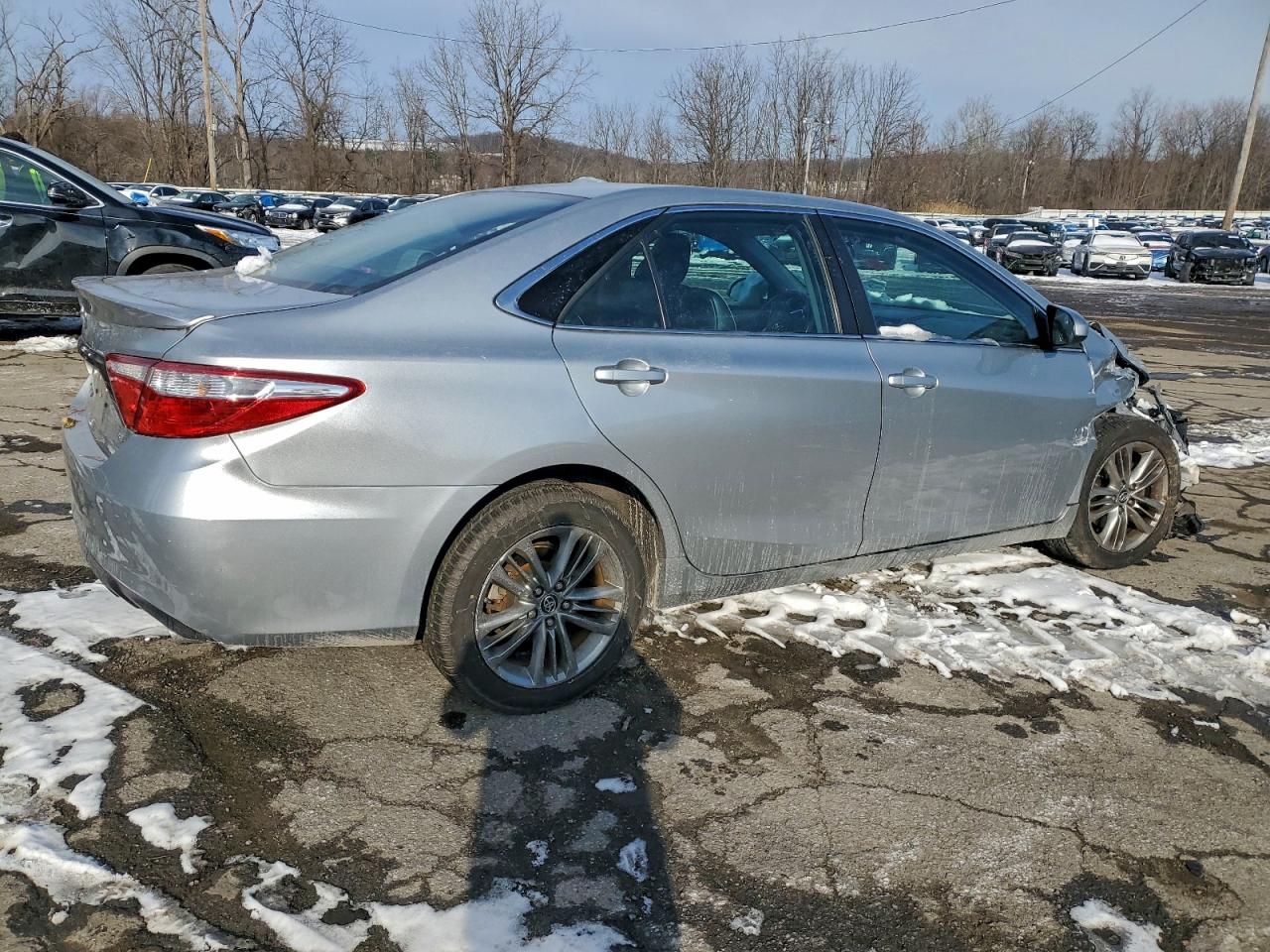 2016 TOYOTA CAMRY LE photo 3