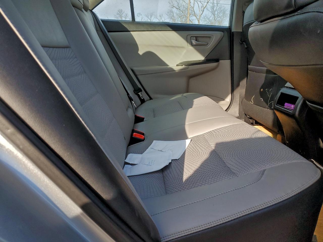 2016 TOYOTA CAMRY LE photo 10