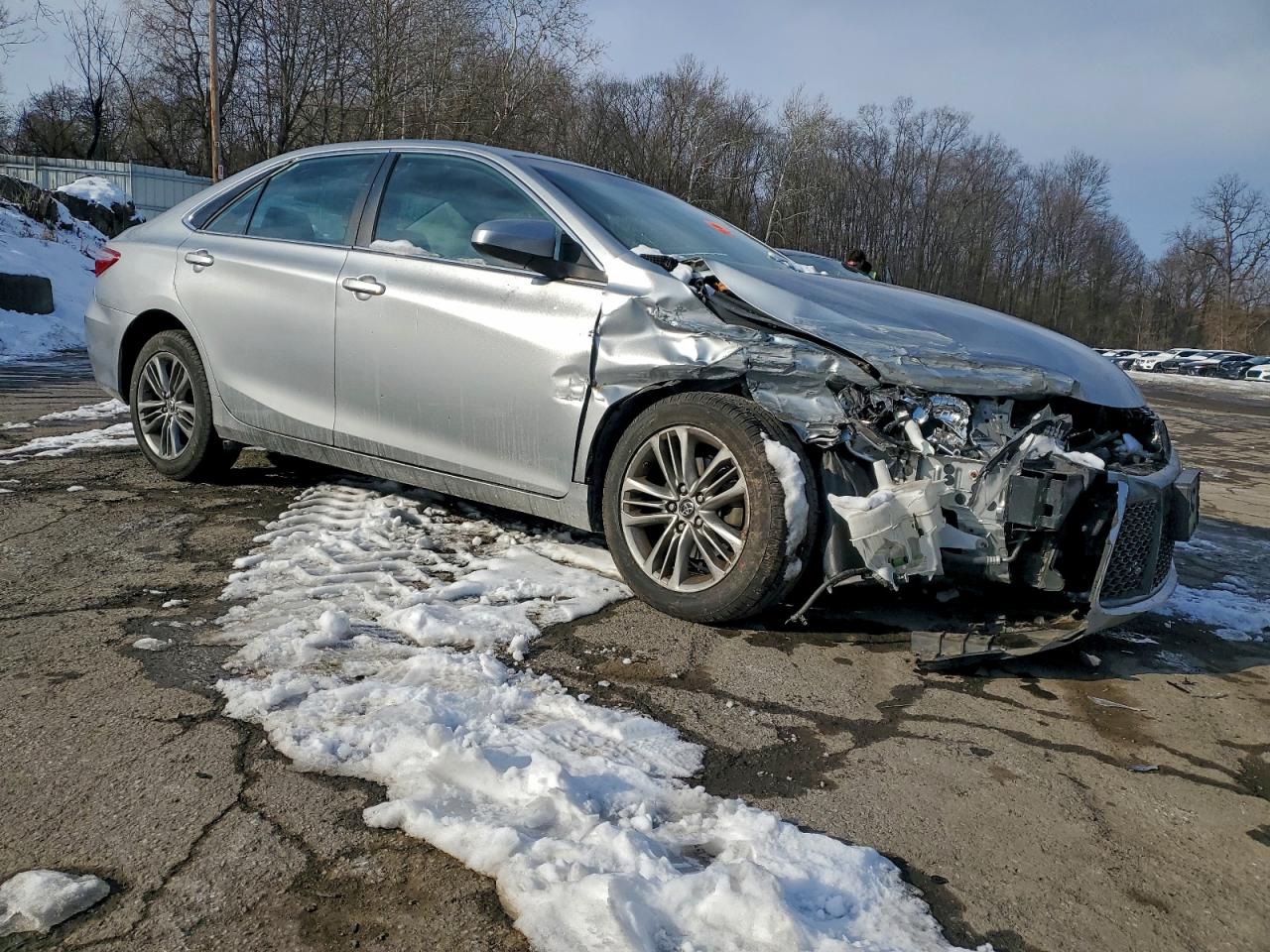 2016 TOYOTA CAMRY LE photo 4