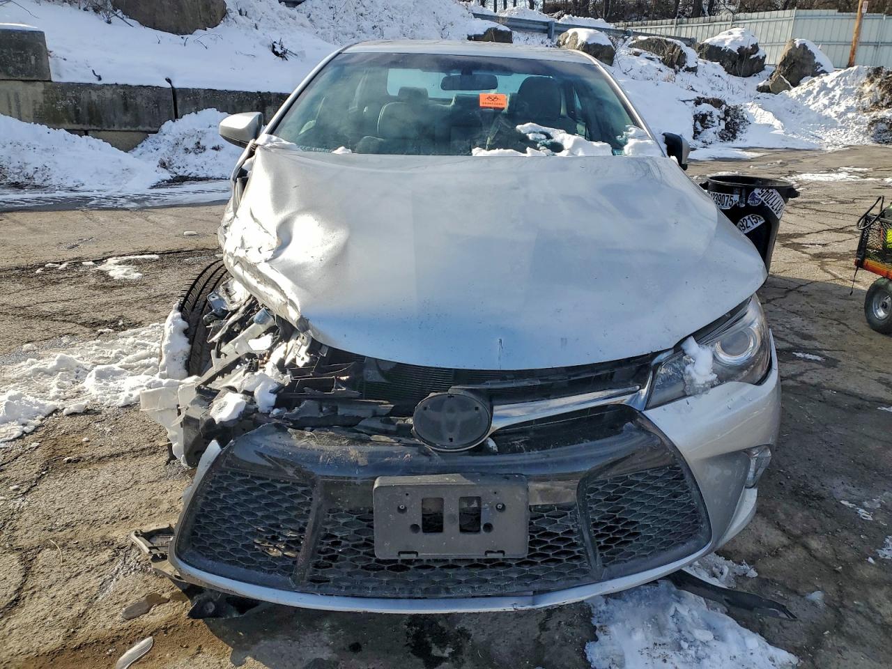 2016 TOYOTA CAMRY LE photo 5