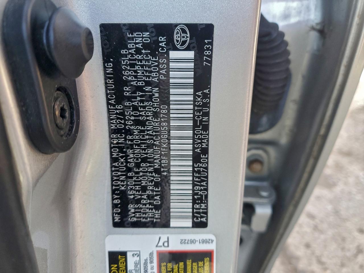 2016 TOYOTA CAMRY LE photo 12